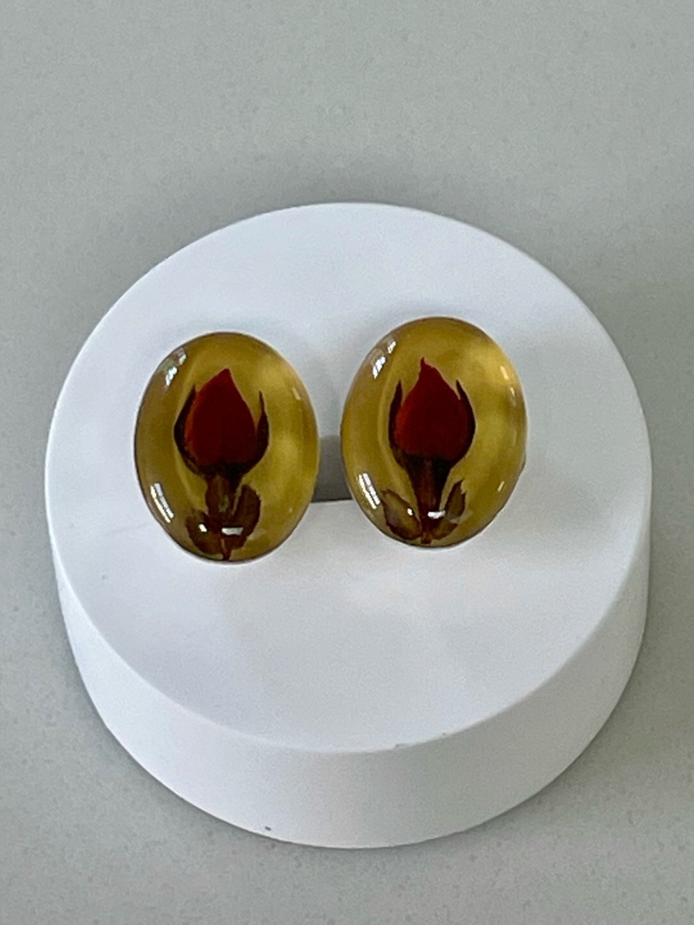 RARE Vintage 1970s Rose Bud Resin Stud Earrings